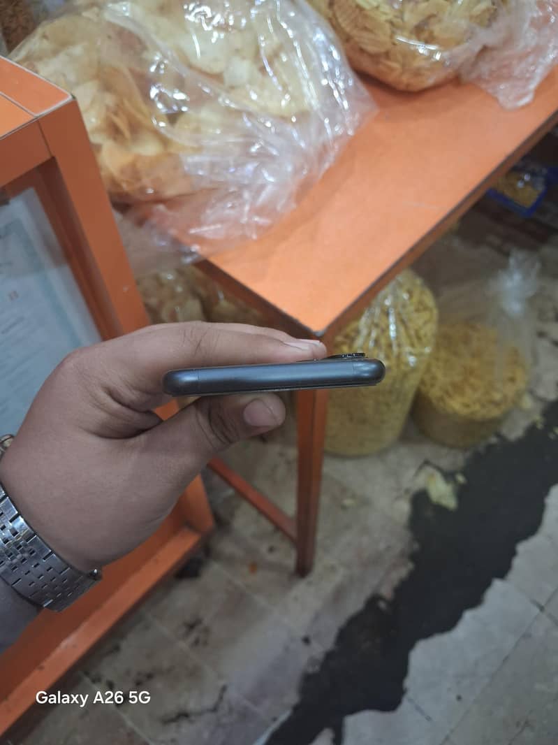 Apple iPhone 11 3