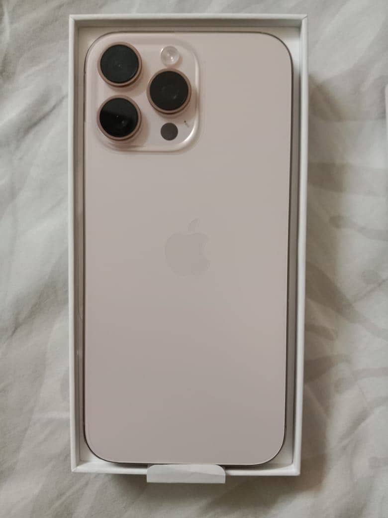 Apple iPhone 16 Pro Max 0