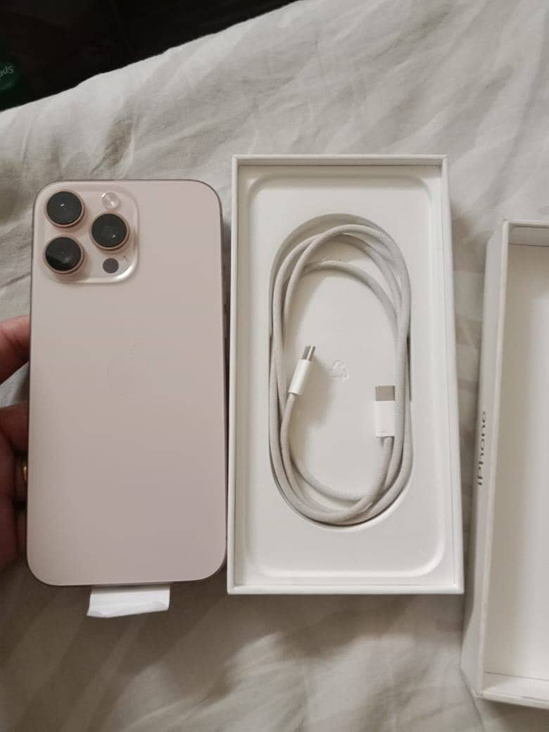 Apple iPhone 16 Pro Max 2