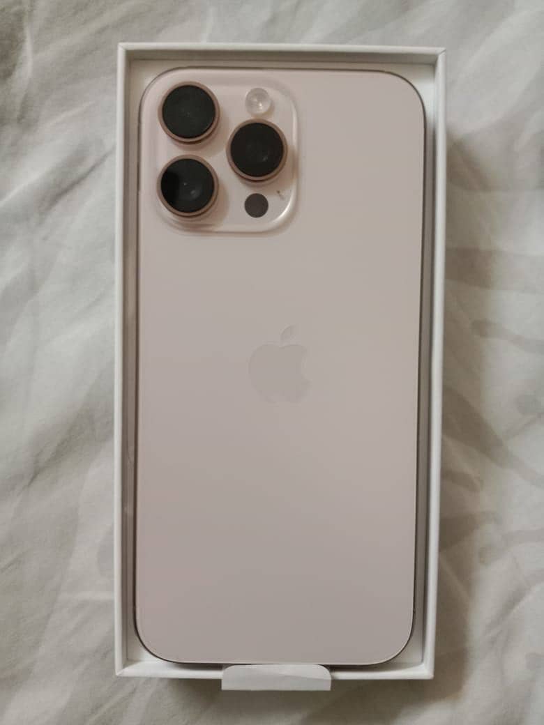 Apple iPhone 16 Pro Max 3
