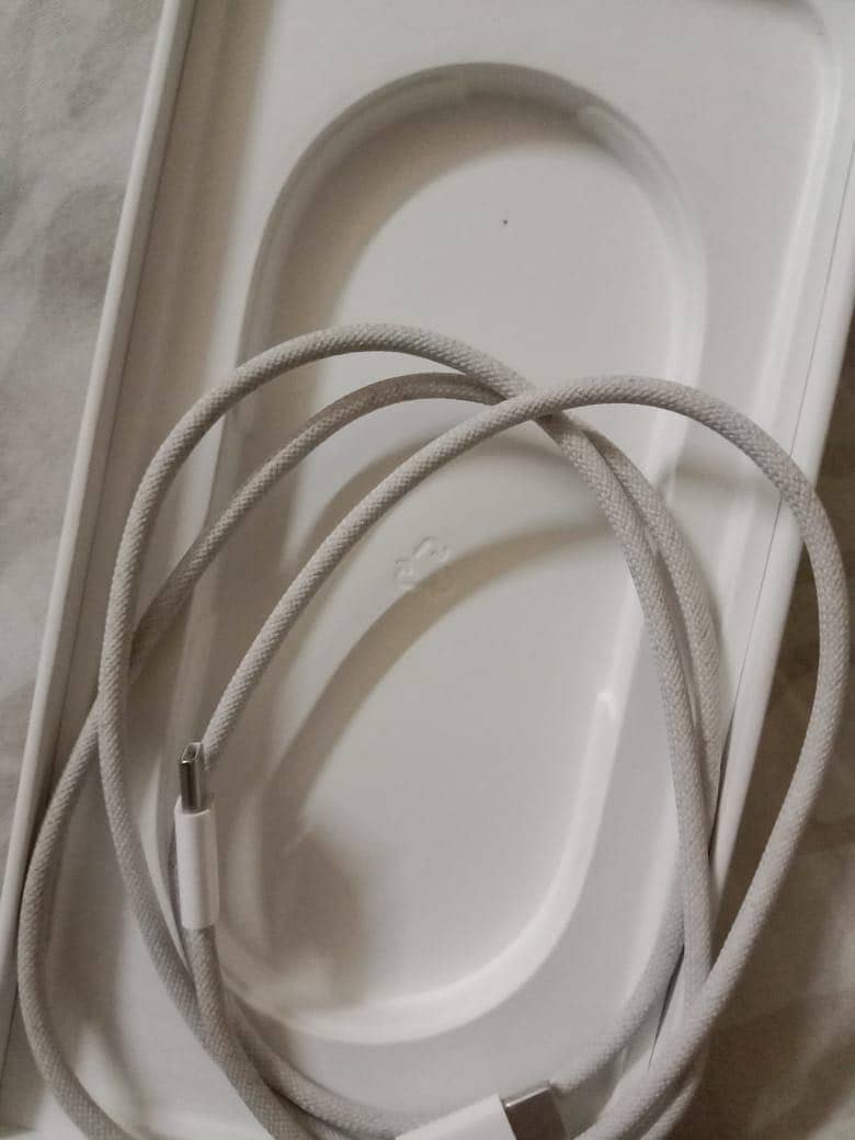 Apple iPhone 16 Pro Max 5
