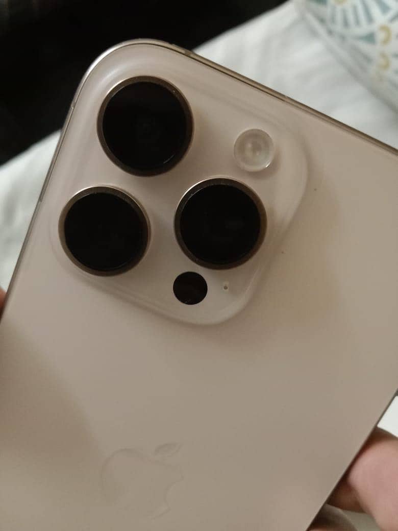 Apple iPhone 16 Pro Max 7