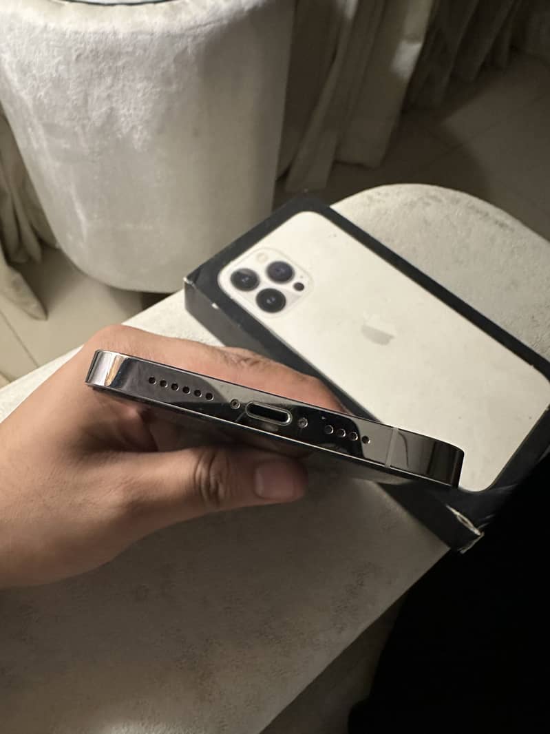 Apple iPhone 13 Pro Max 4