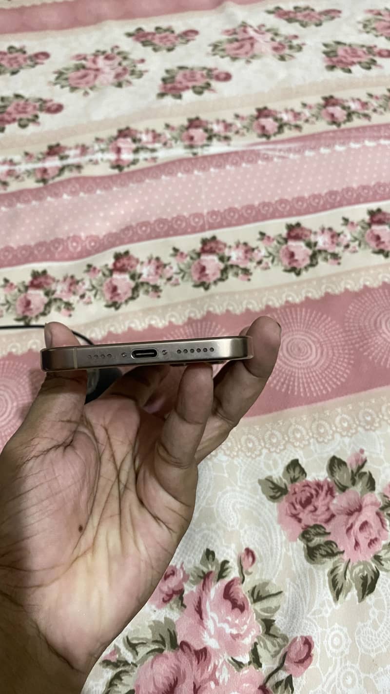 Apple iPhone 16 Pro Max 3