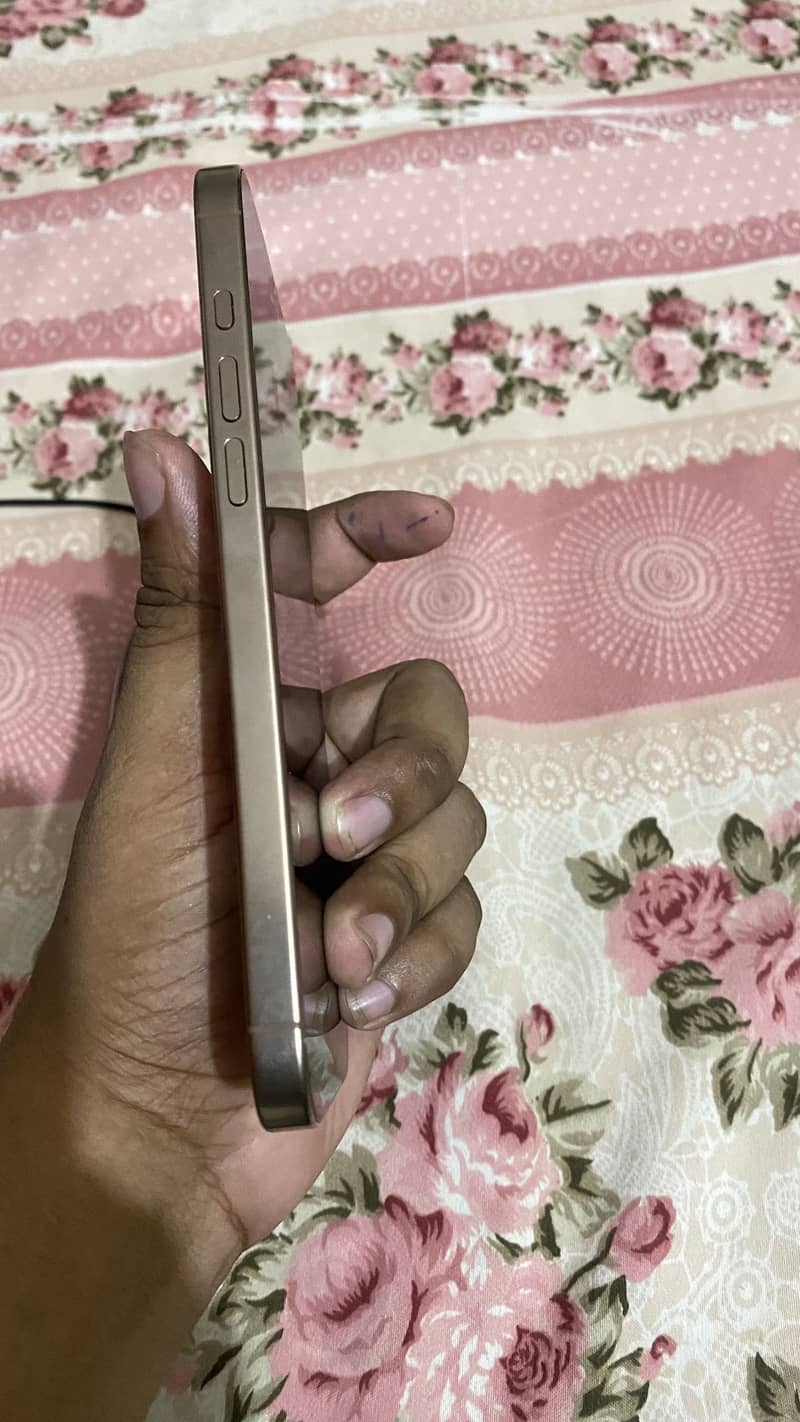 Apple iPhone 16 Pro Max 4