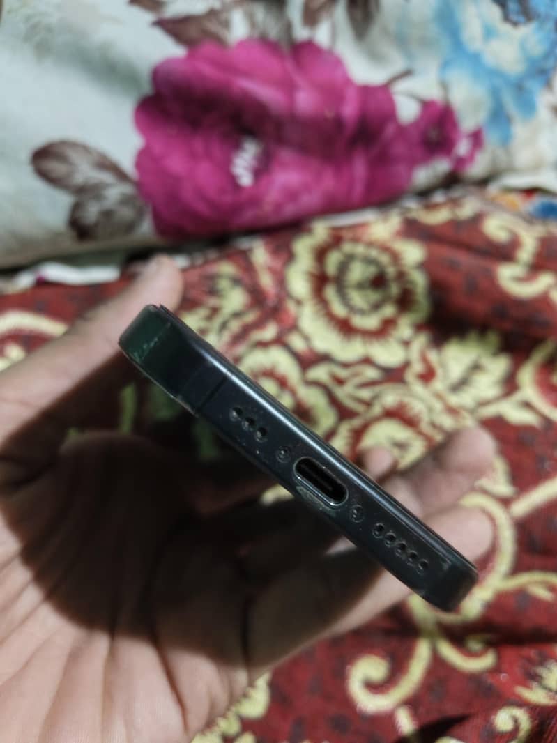 Apple iPhone 15 Pro 3