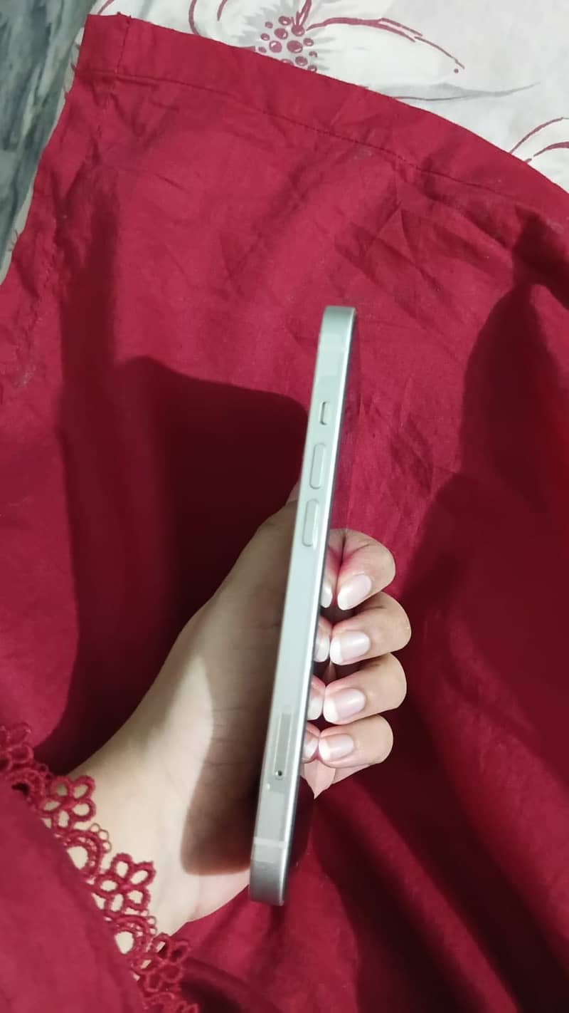 Apple iPhone 13 2