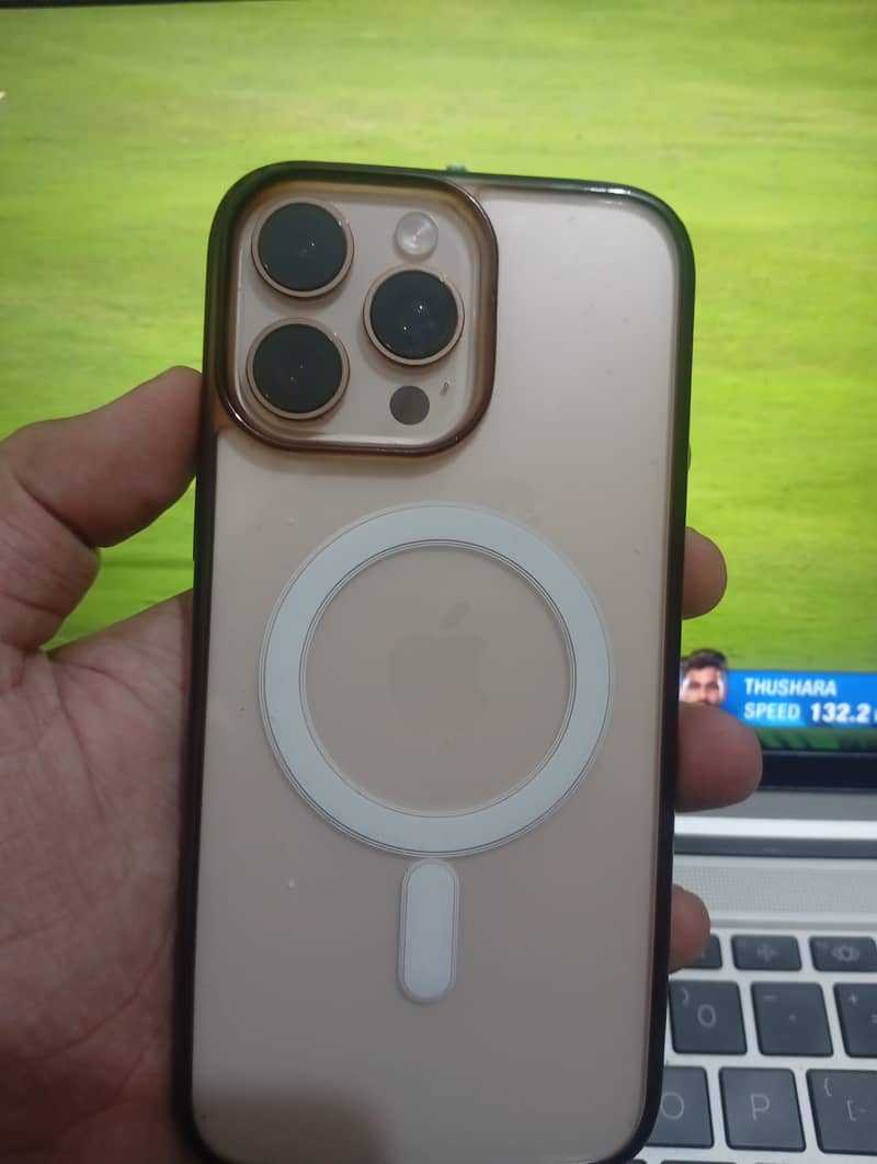 Apple iPhone 16 Pro Max 0