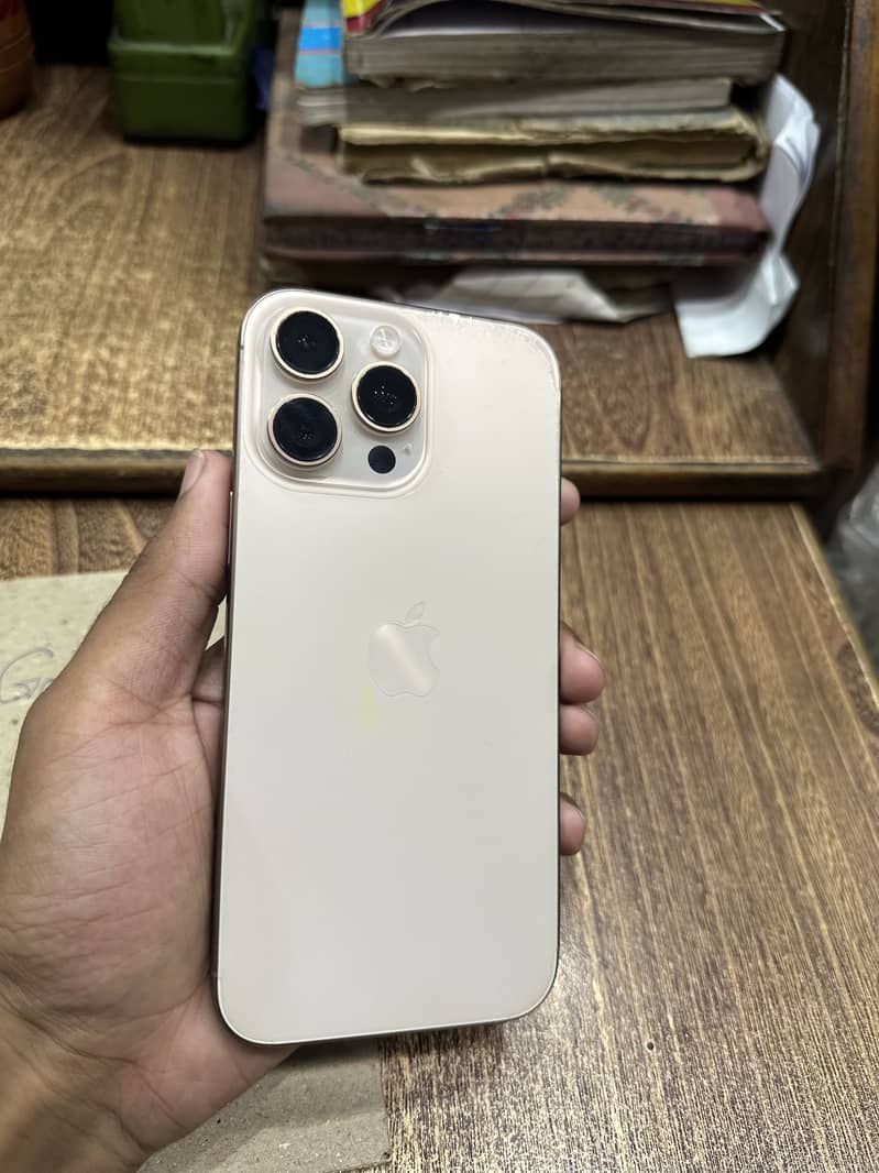 Apple iPhone 16 Pro Max 2