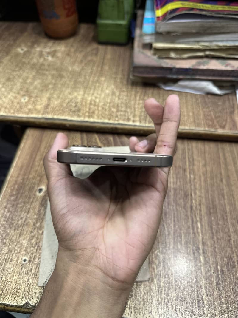 Apple iPhone 16 Pro Max 3