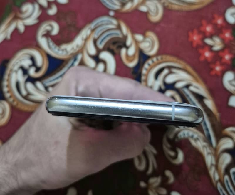 Apple iPhone 11 Pro 4