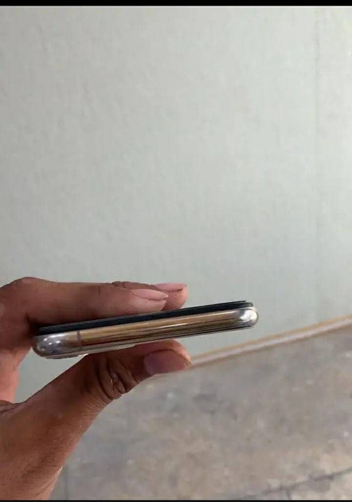Apple iPhone 11 Pro Max 3