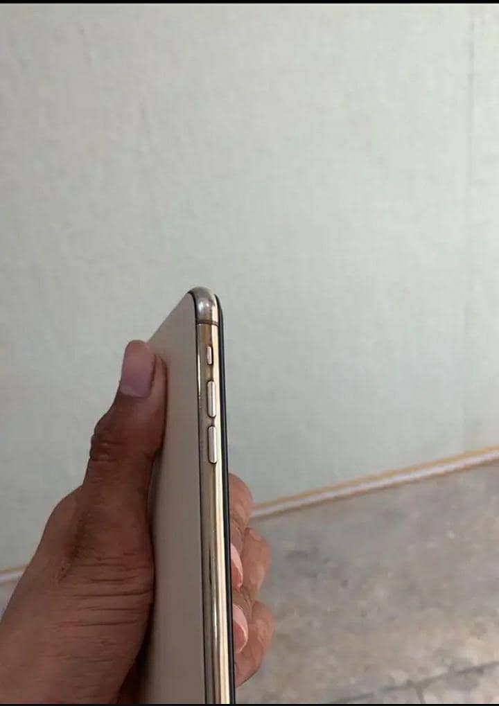 Apple iPhone 11 Pro Max 6