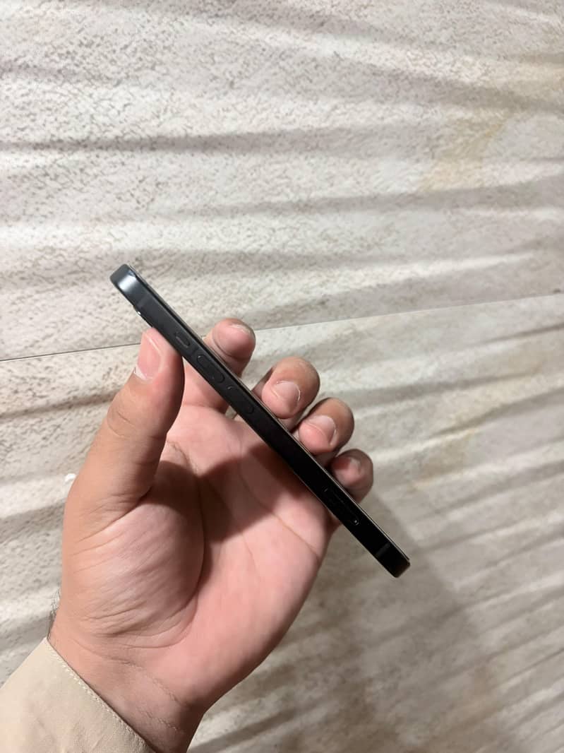 Apple iPhone 15 4