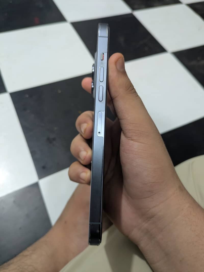 Apple iPhone 13 Pro Max 4