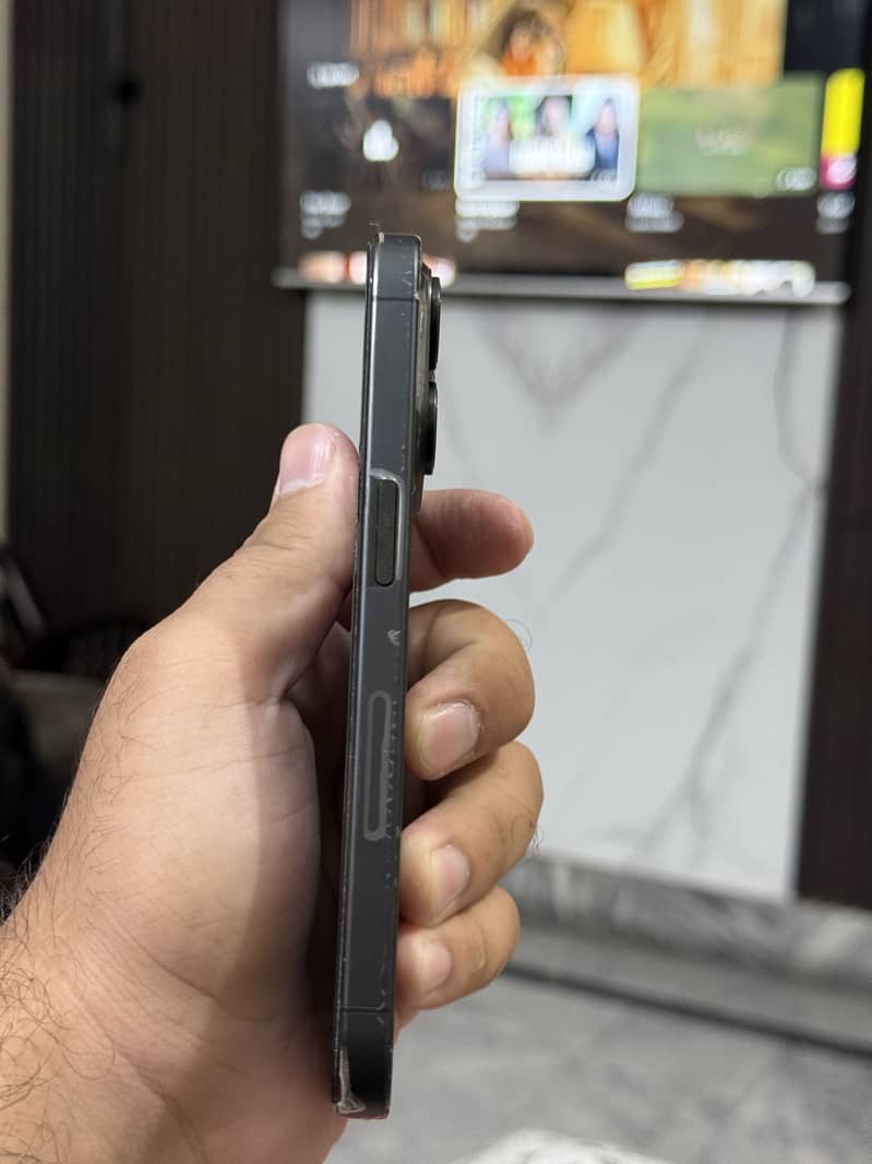 Apple iPhone 15 Pro 2
