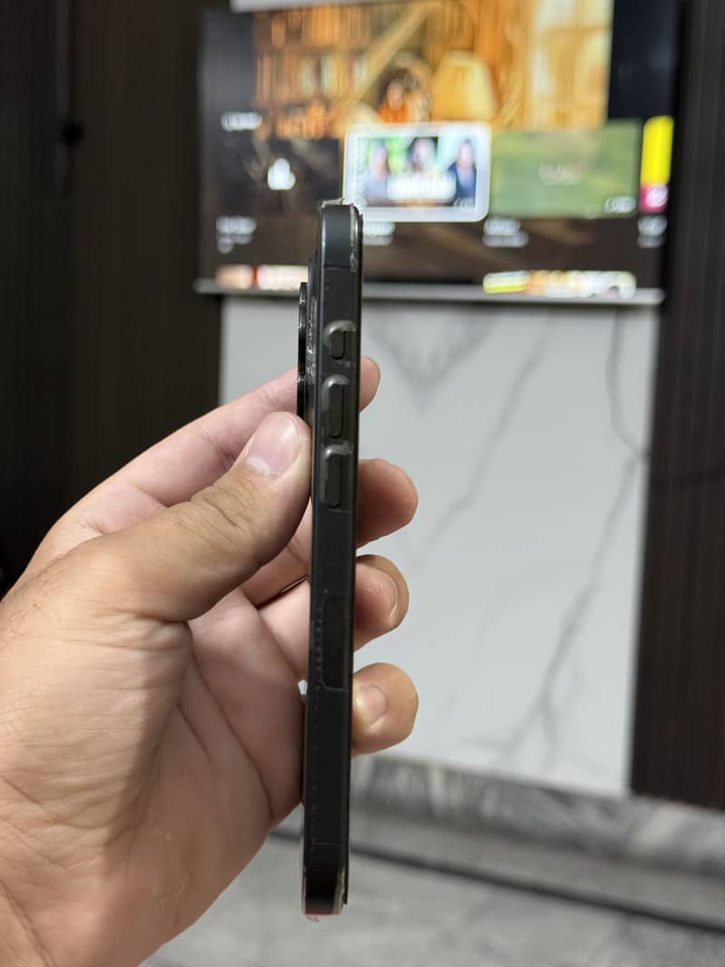 Apple iPhone 15 Pro 3
