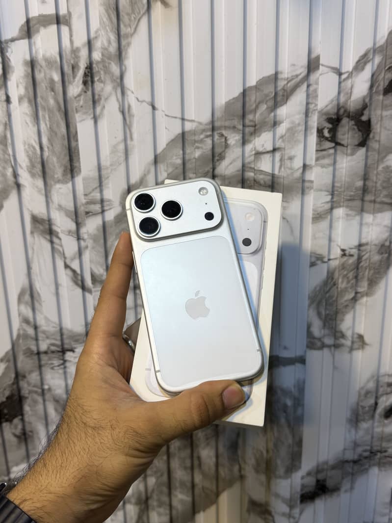 Apple iPhone 17 Pro 0
