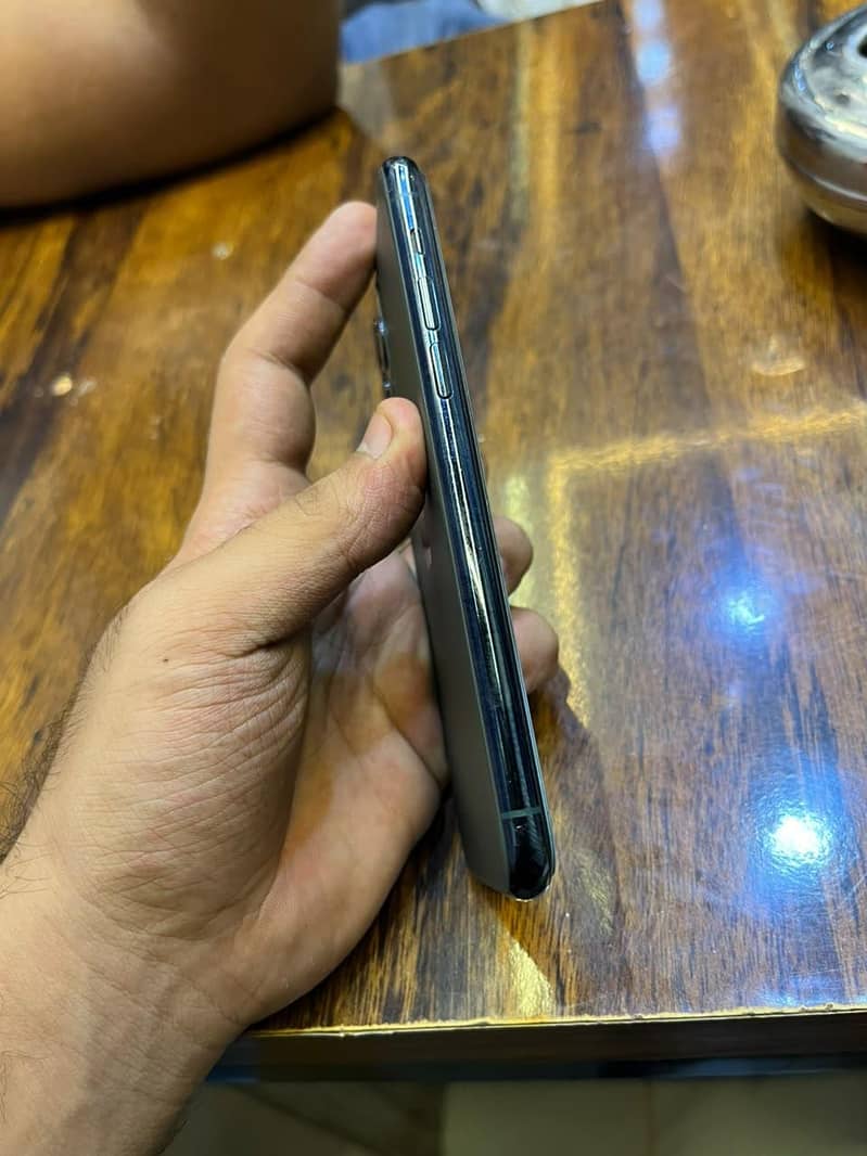Apple iPhone 11 Pro 6