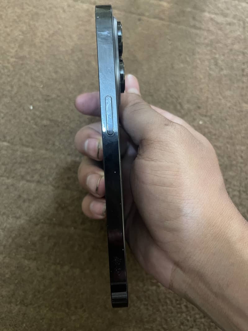 Apple iPhone 14 Pro 1
