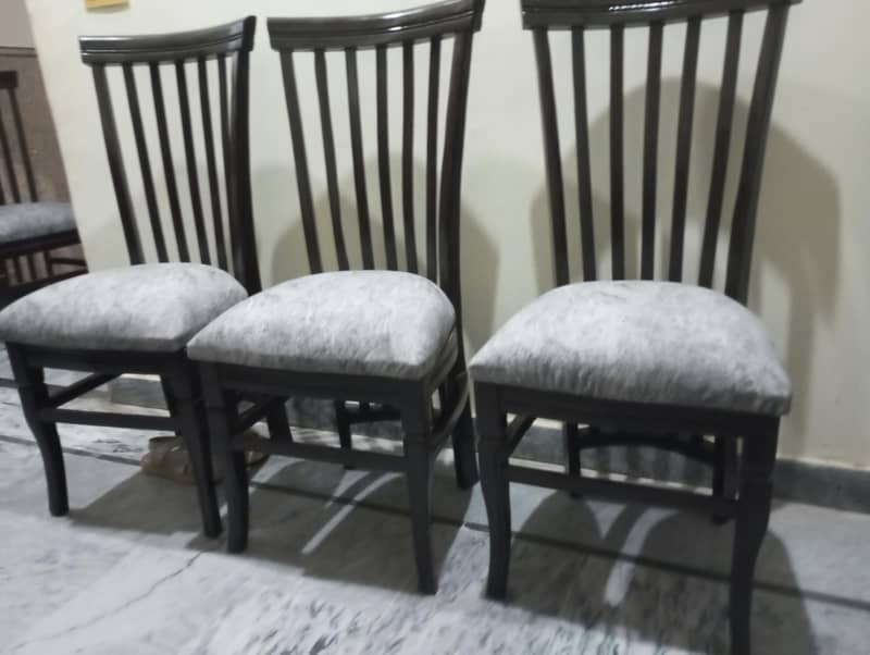 6 seater dining table 0