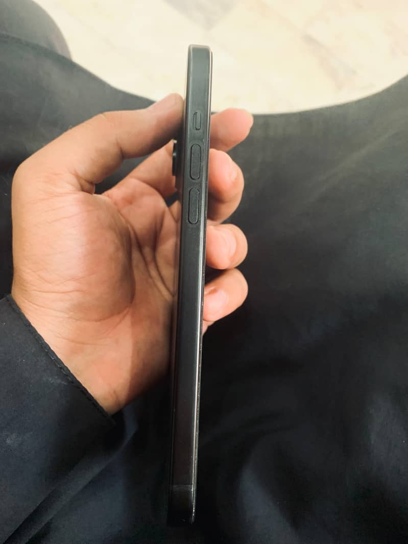 Apple iPhone 15 plus 6