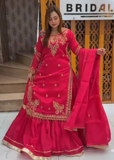 SHOCKING PINK   FARSHI LEHNGA