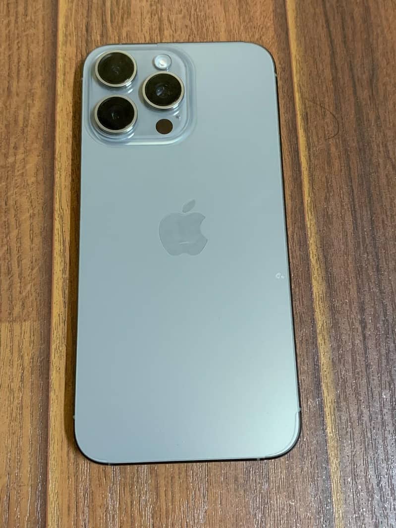 Apple iPhone 15 Pro Max 1