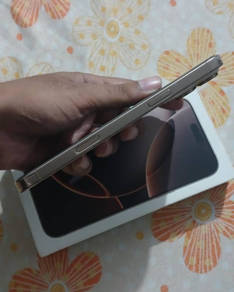 Apple iPhone 16 Pro Max 1