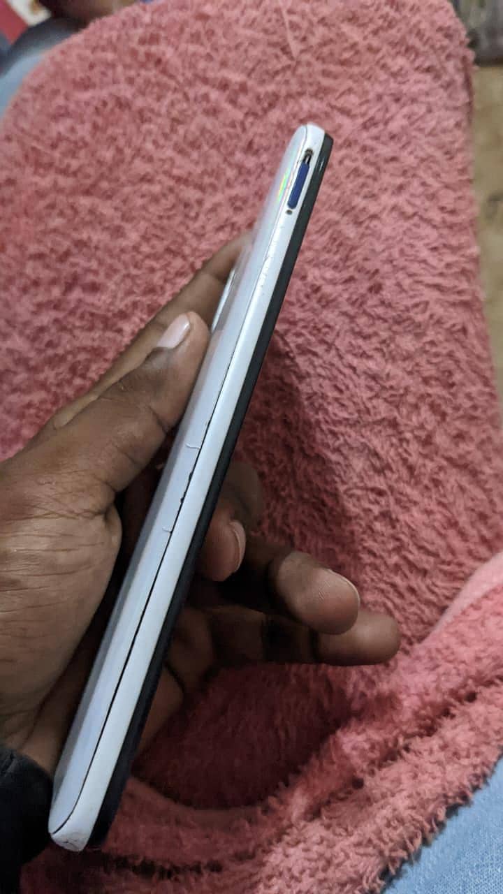 Samsung A30s 4