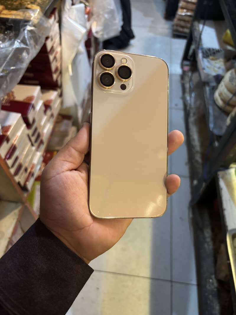Apple iPhone 13 Pro Max 4