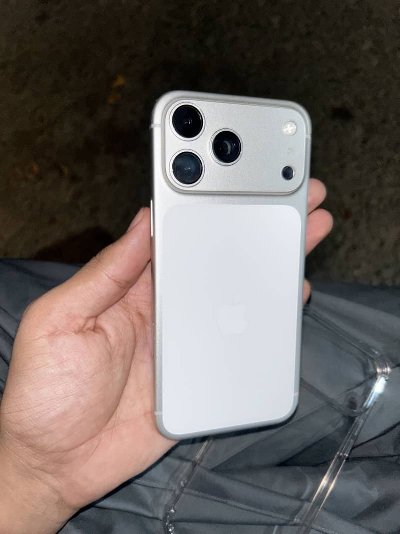 iPhone 17 Pro Max jv 7