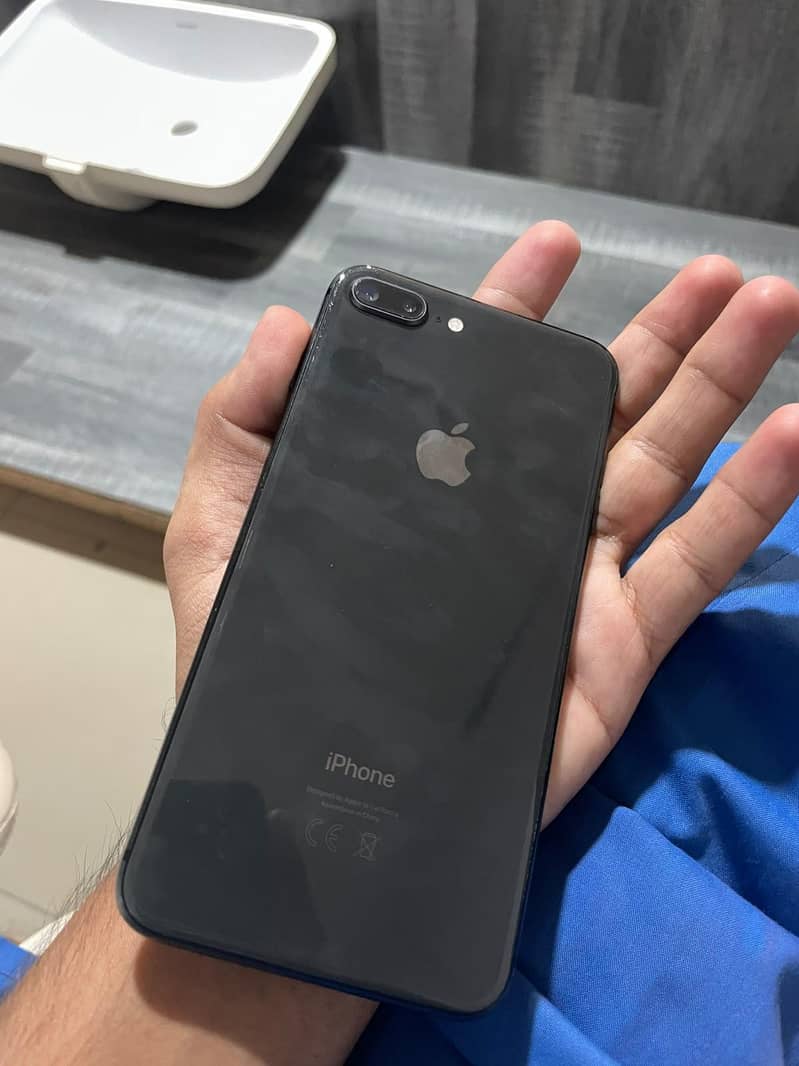Apple iPhone 8 Plus 2