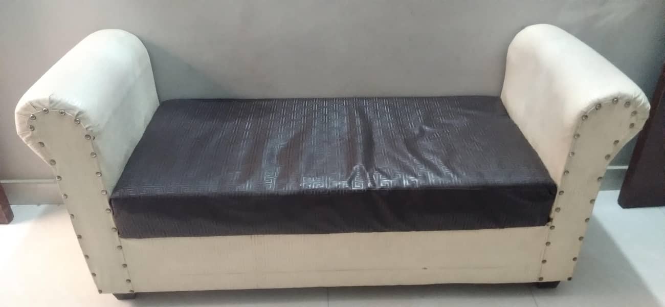 seal sofa 0