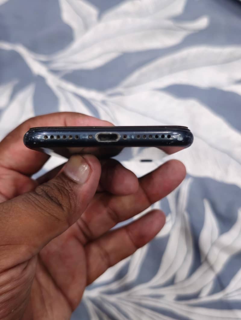 Apple iPhone 7 3