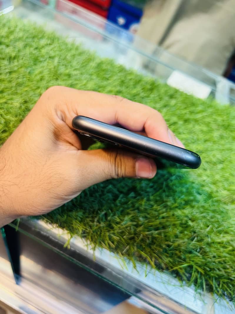 Apple iPhone 11 2