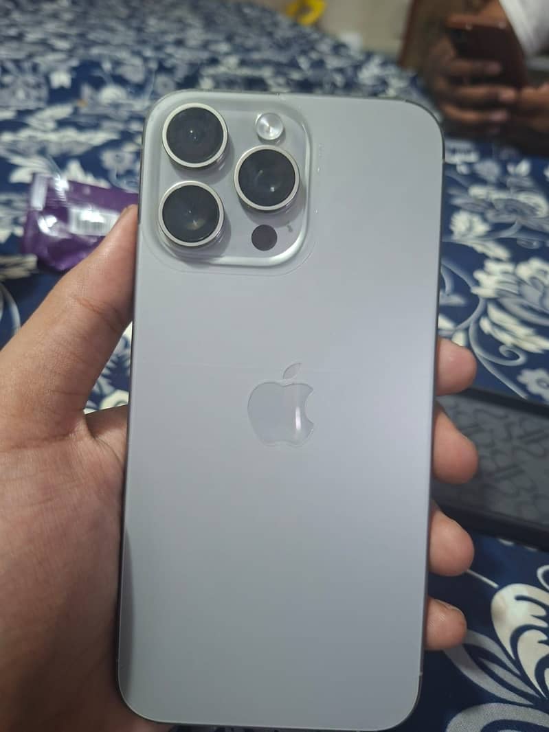 Apple iPhone 15 Pro Max 0