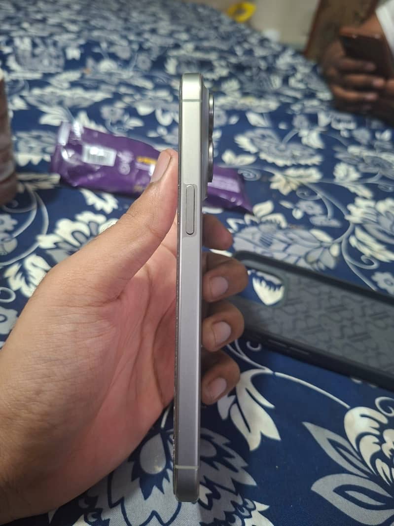 Apple iPhone 15 Pro Max 1
