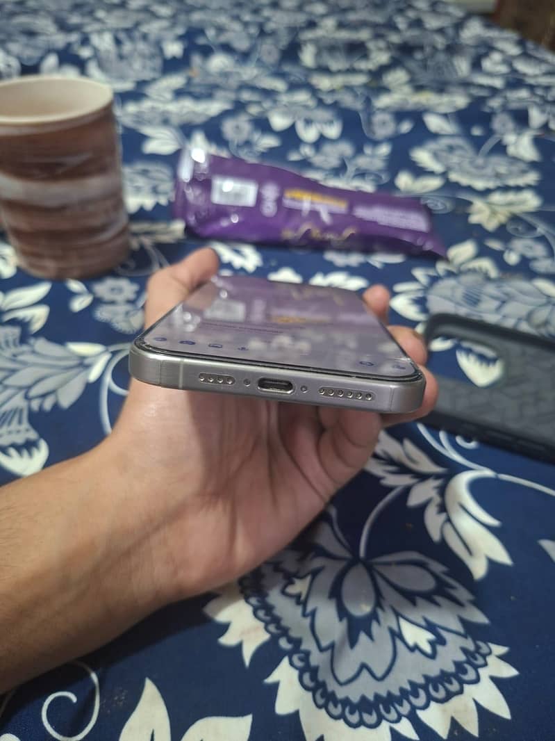 Apple iPhone 15 Pro Max 4