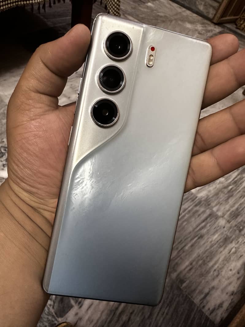 Tecno CAMON 40 Pro 1