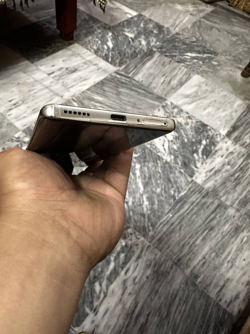 Tecno CAMON 40 Pro 4