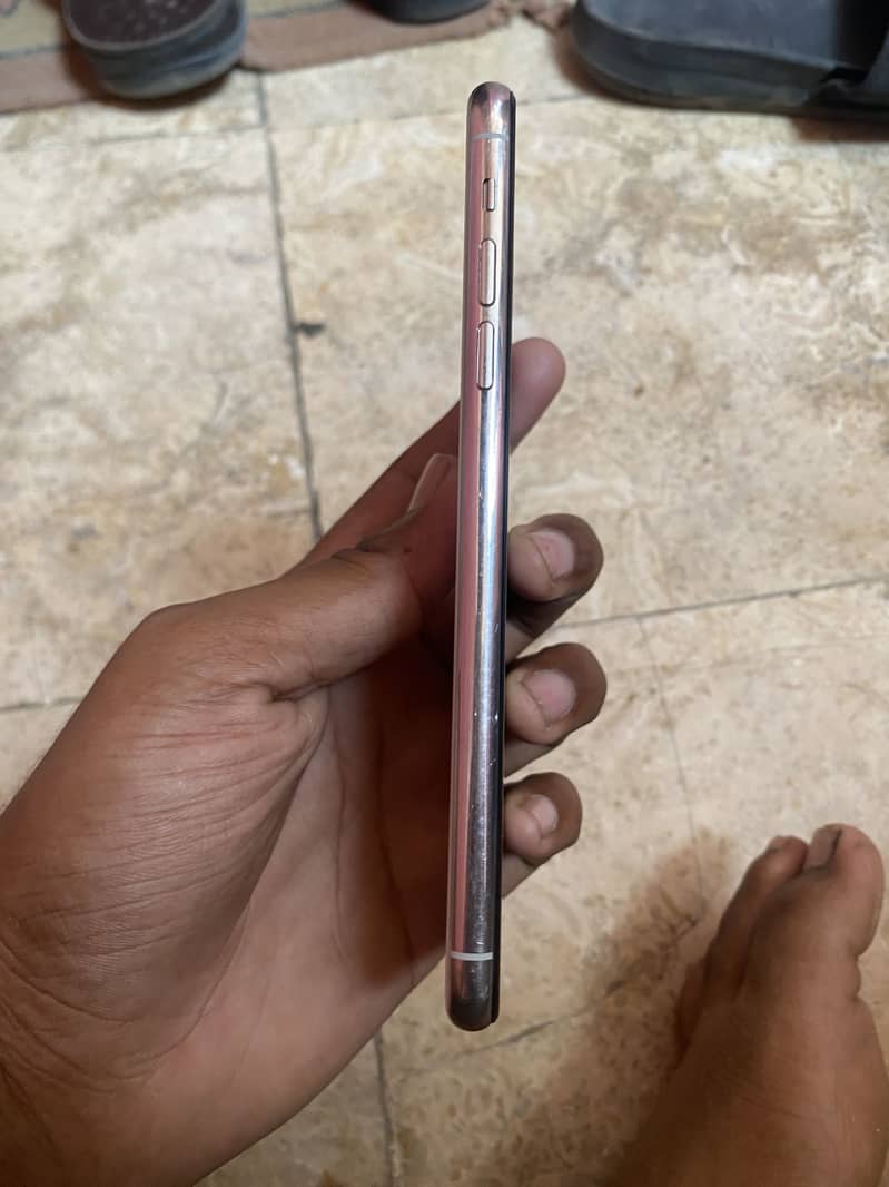 Apple iPhone 11 Pro Max 2