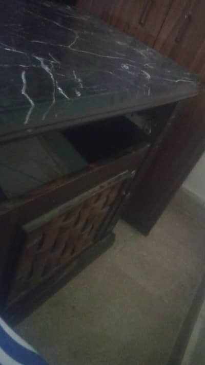 good condition 1 site table damage king size with matric