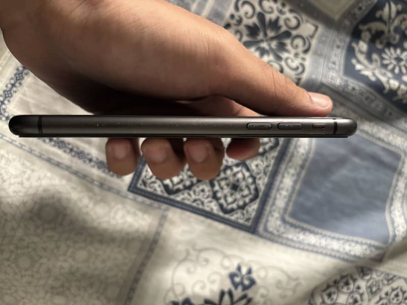 Apple iPhone 11 0