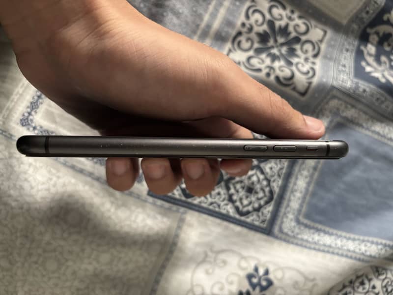 Apple iPhone 11 3