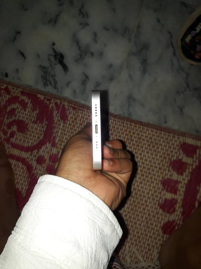 Apple iPhone 13 1