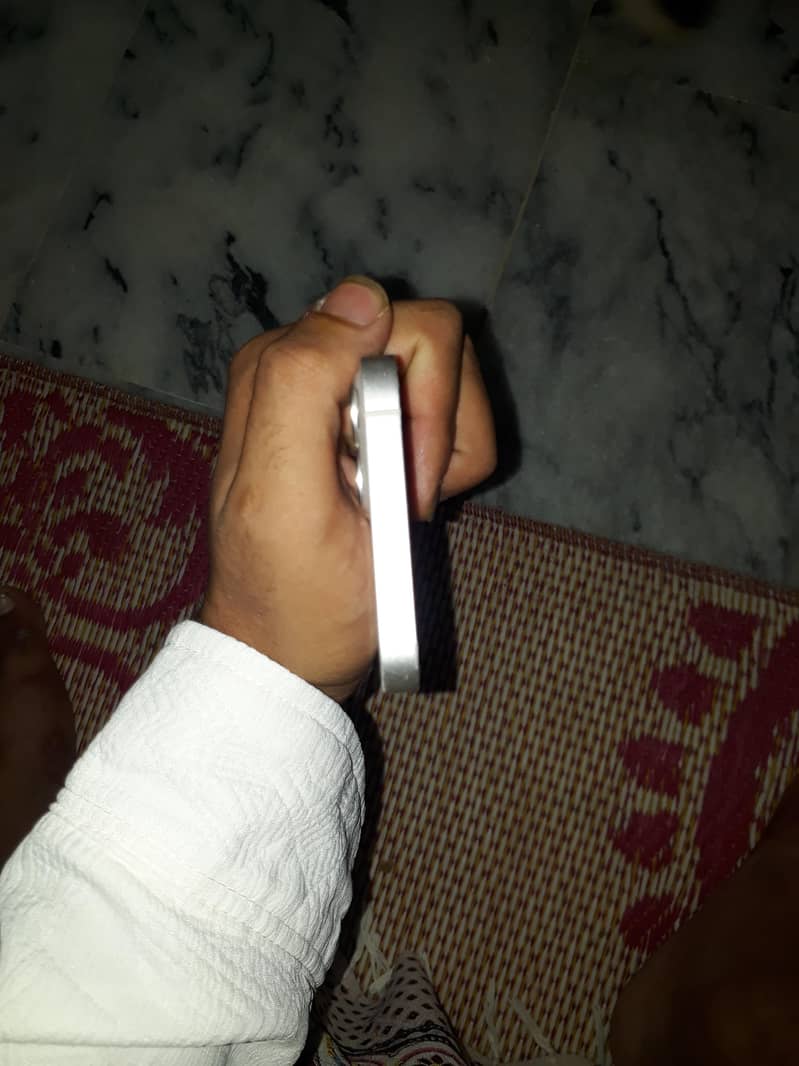 Apple iPhone 13 2