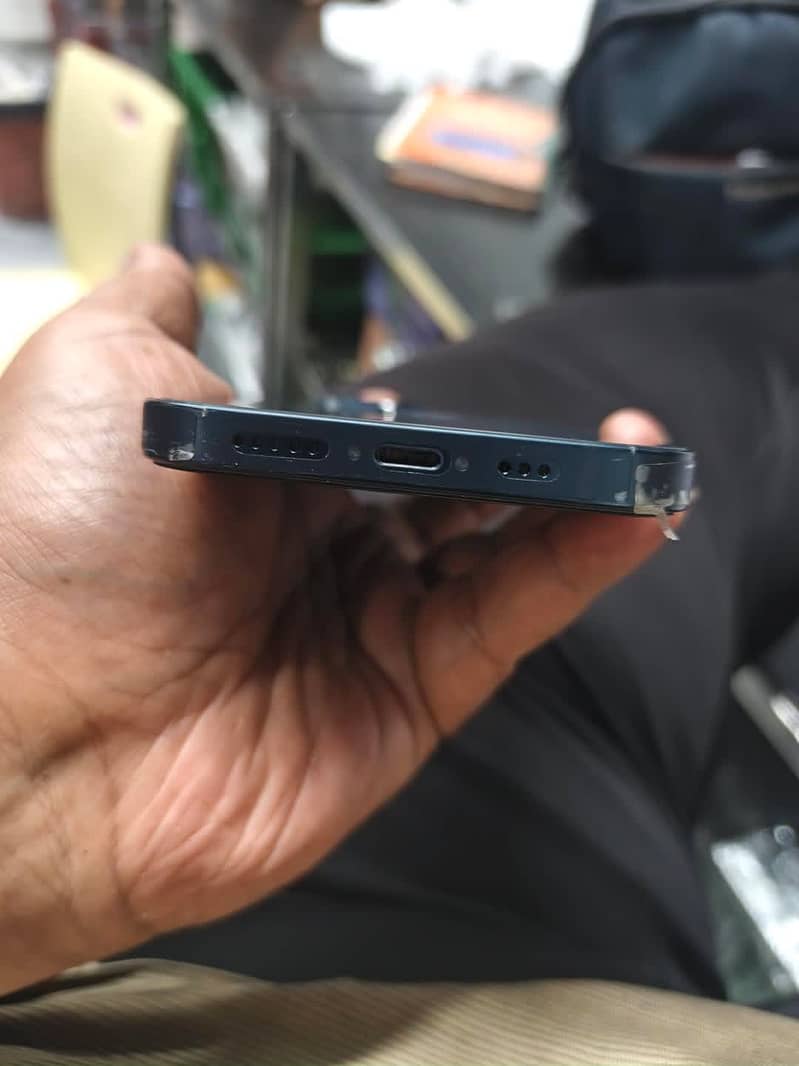 Apple iPhone 13 2