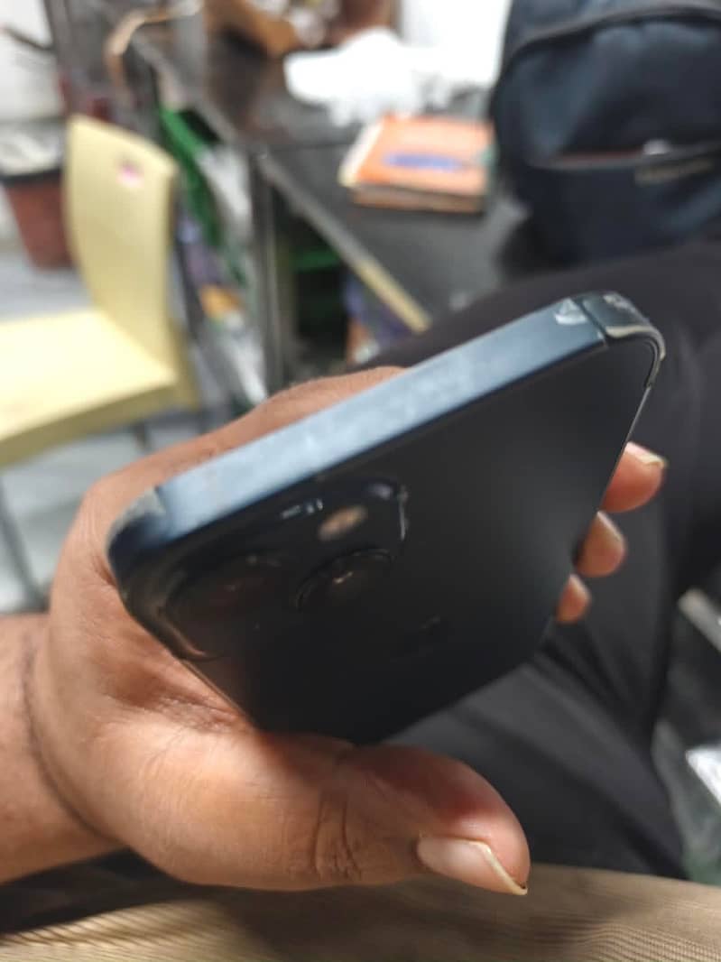 Apple iPhone 13 4