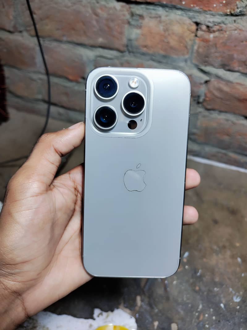 Apple iPhone 15 Pro 0